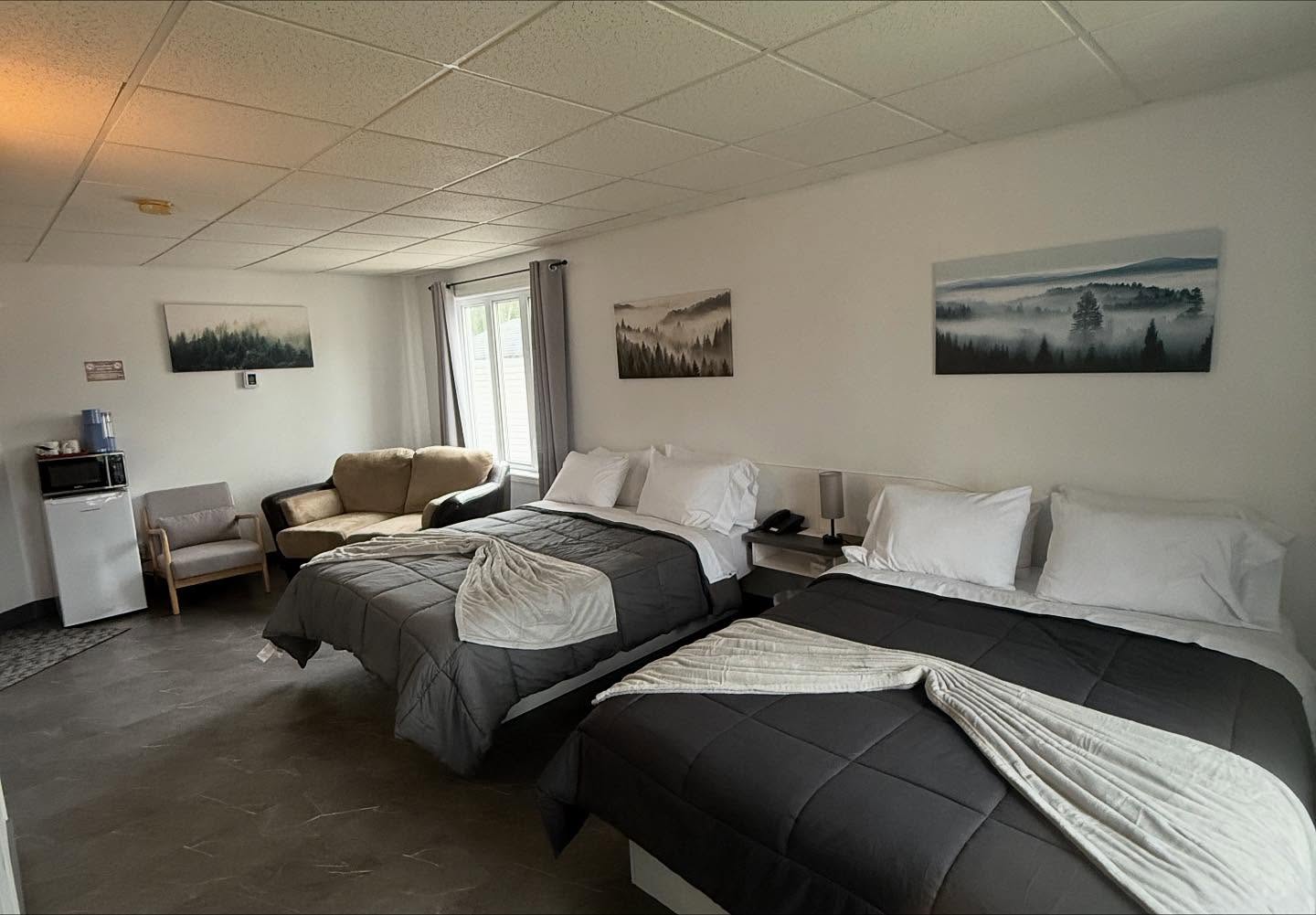 Intérieur chambre de l'auberge Saint-Félicien