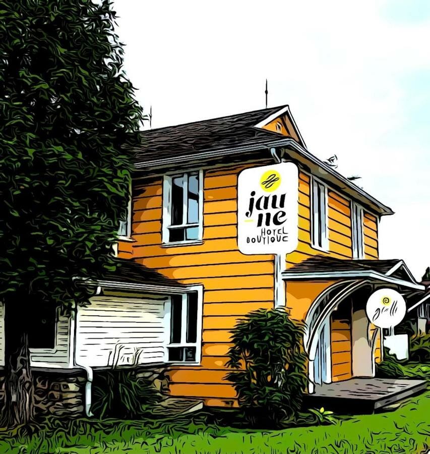 dessin de l'extérieur du jaune hôtel-boutique