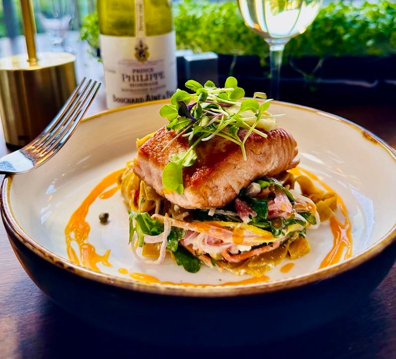 plat de saumon gastronomique fait par le baumier