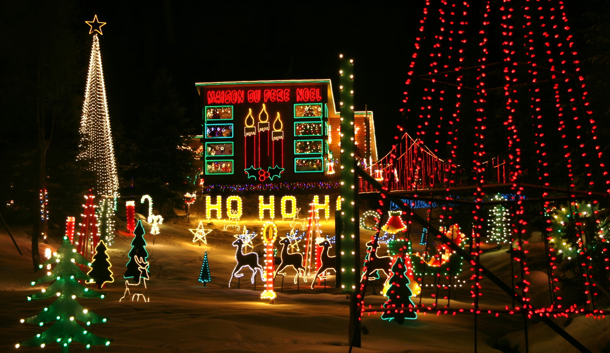 Vue extérieur de la Maison du Père-Noël à Girardville