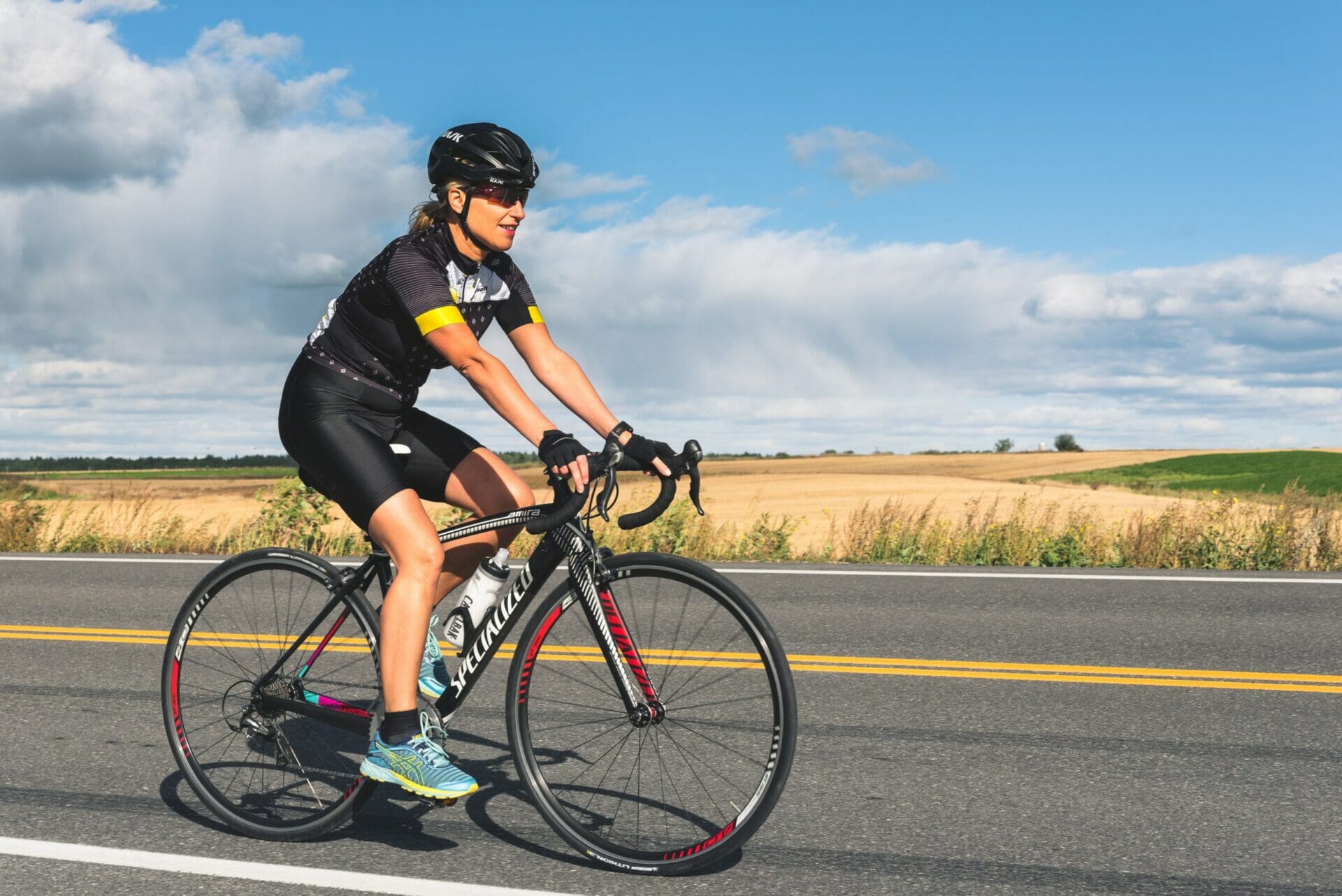 Femme-en-velo-de-route