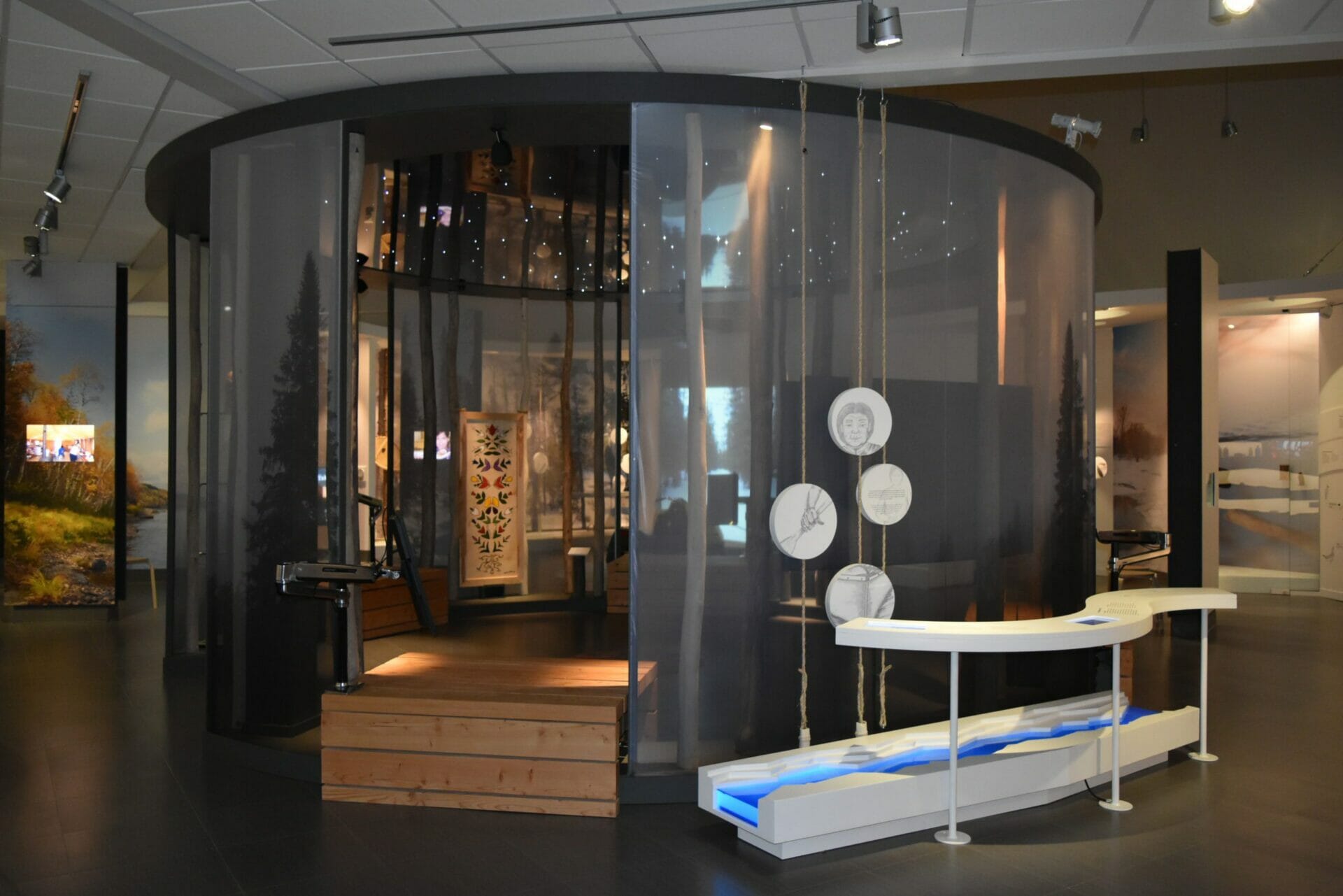 Musee-AMerindien-Mashteuiatsh-_expo-Tshilanu-Ilnuatsh-4-scaled